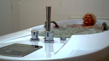 Pojišťovna hradí pouze léčbu (ubytování a stravu si platíte sami).