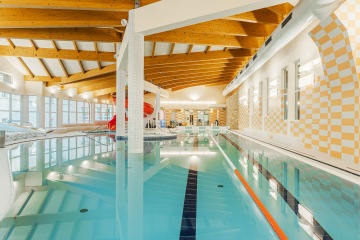 Genießen Sie das Aquacenter, die Saunawelt oder Spa-Behandlungen.